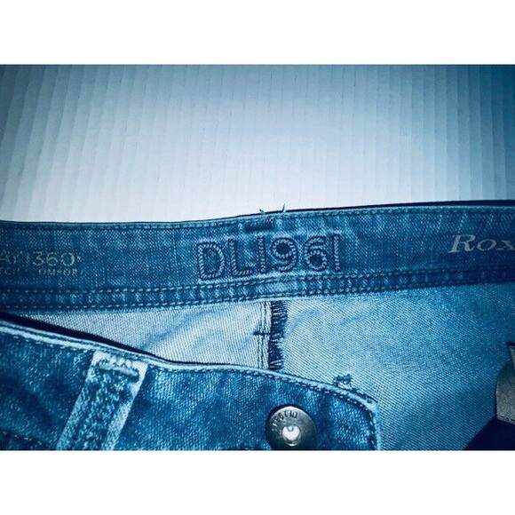 DL1961 Womens Low Rise Roxy Kick Flare Light Wash Size 26x33 Fits 27x33 - Picture 14 of 16